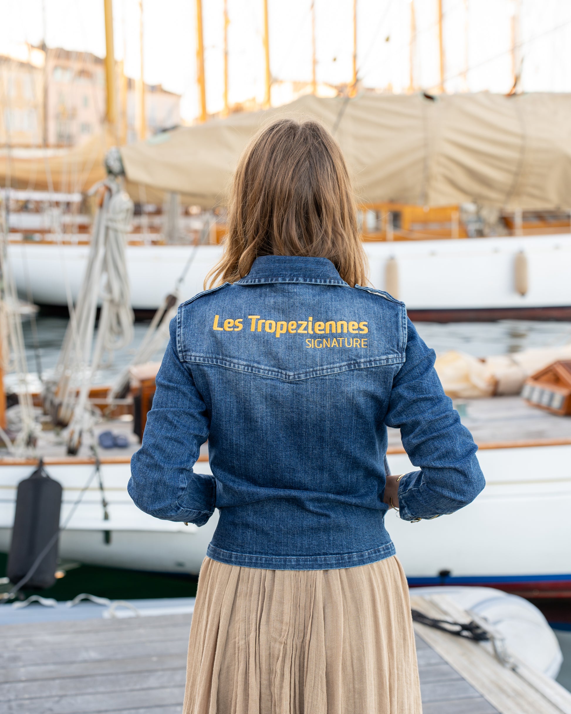 Veste en denim brodée – Les Tropeziennes Signature