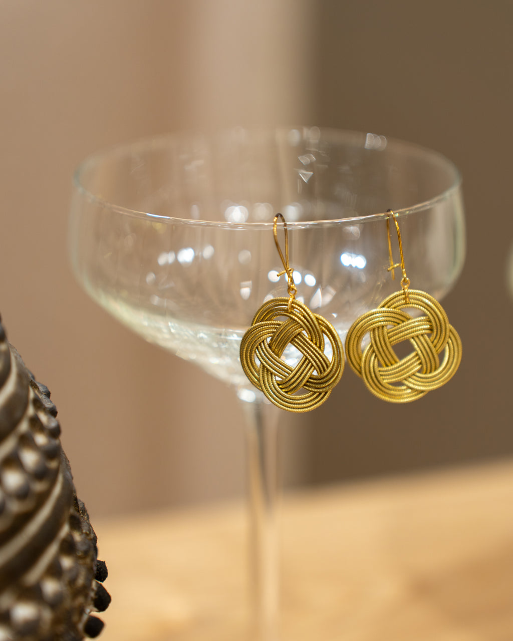 Boucles d’Oreilles Tressées Rondes – Doré Signature