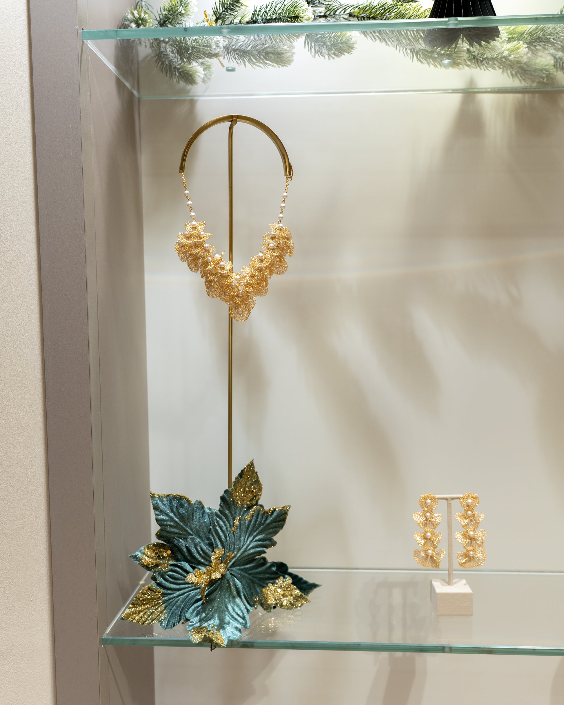 Collier Plastron Coquillages Multicolores & Dorés