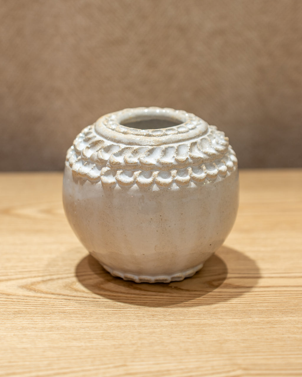 Mini Vase Sculptural – Céramique Blanche Texturée
