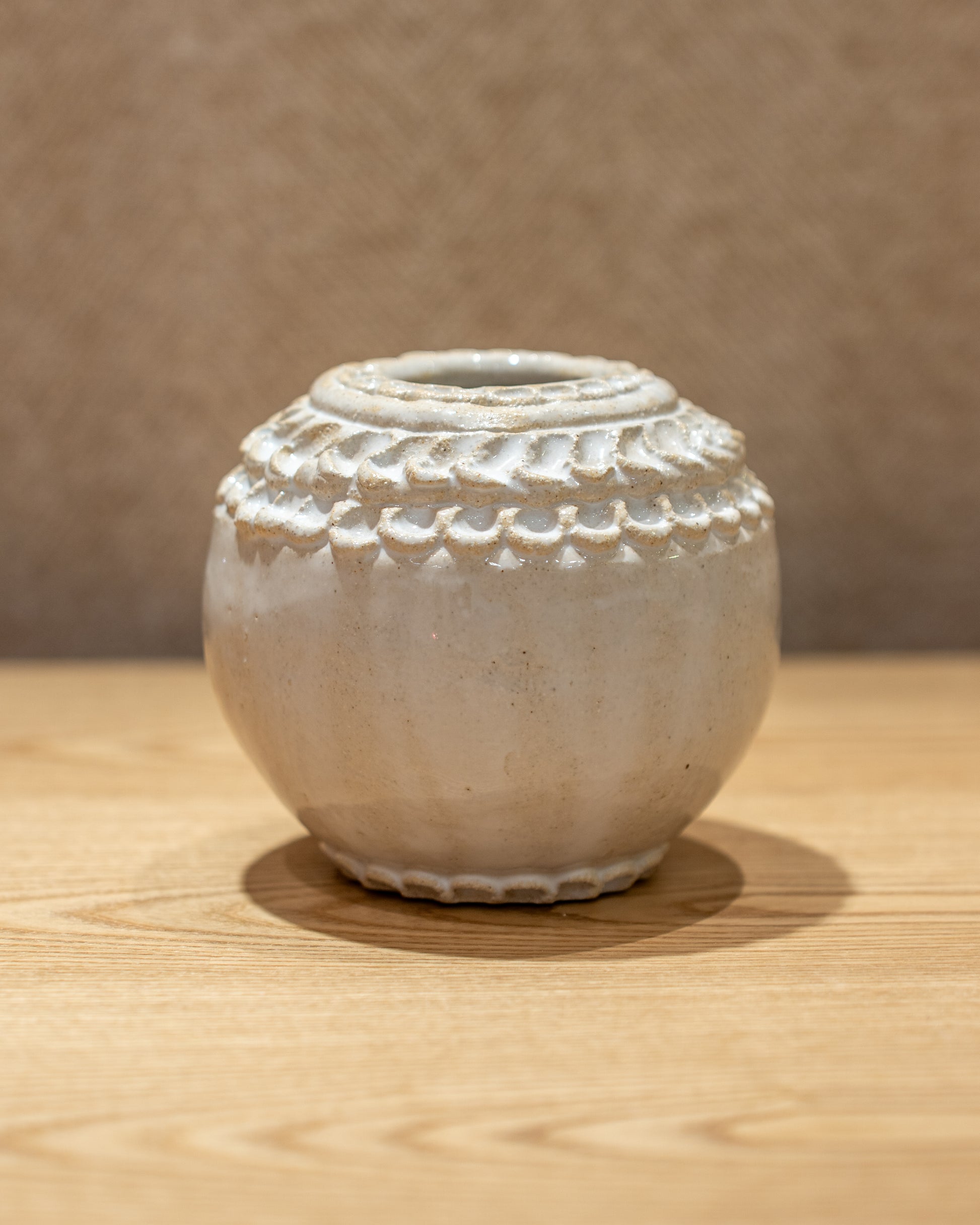 Mini Vase Sculptural – Céramique Blanche Texturée